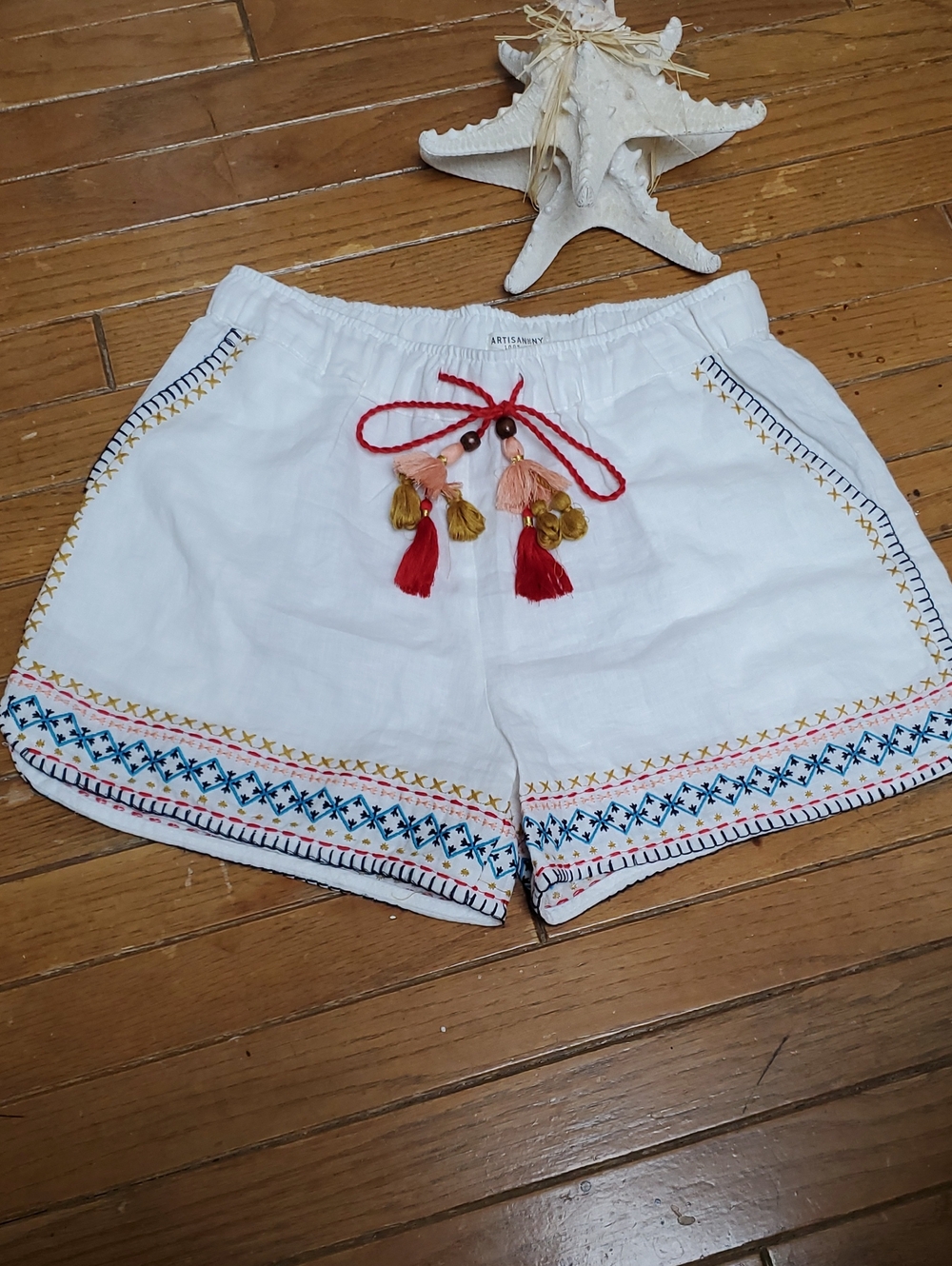 Artisan Ny White Embroidered Shorts with Red Tassel Tie